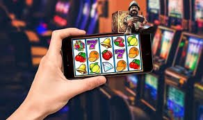 Tim meninjau rencana kerja sama mobile